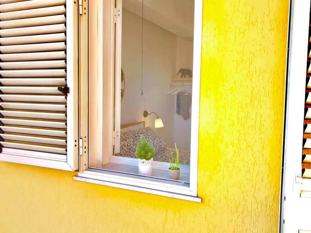 Villa Lattea Aci Trezza 0*,  Italia